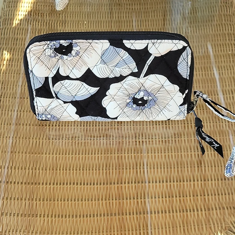 Vera Bradley wristlet in camellia